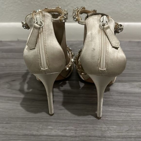 Badgley Mischka heels  have a Round Toe size 9 1/2 - Picture 4 of 7